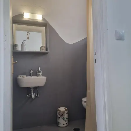 Arocaria - Peaceful Apartment Faliraki